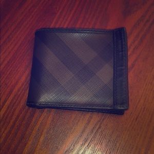 SOLD😊😊😊Use men’s Burberry wallet